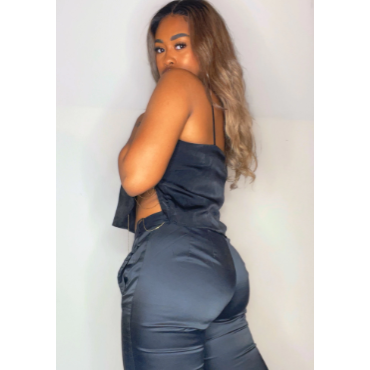 woman in human hair beyonce wig in 24 inches